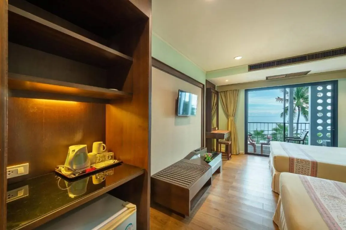 THE JOMTIEN TWELVE