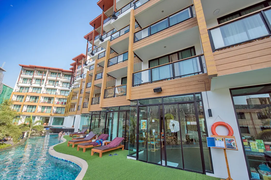THE LUNAR PATONG
