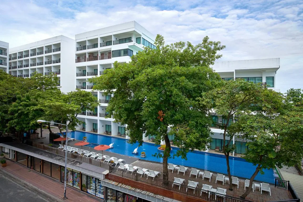Отель: BEACH HOTEL