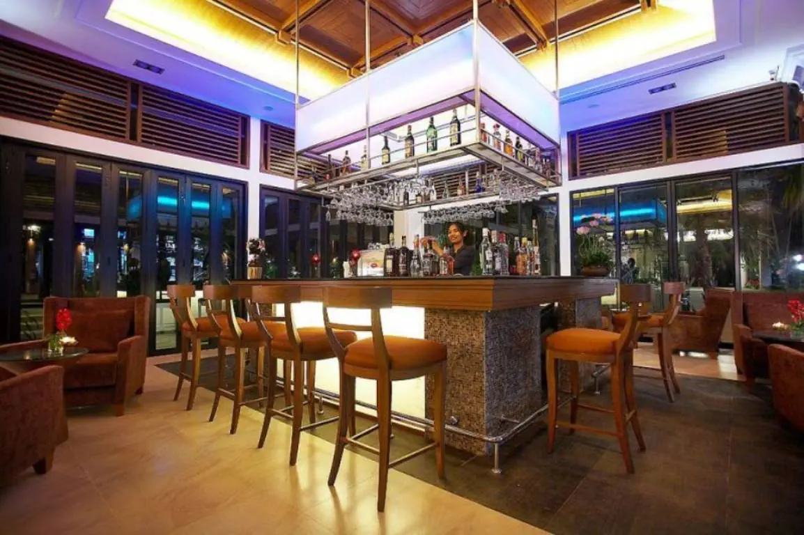 Отель: BEACH HOTEL