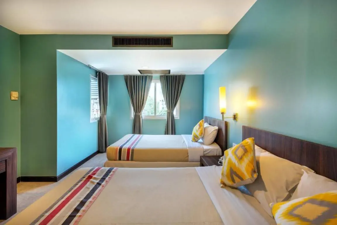 THE JOMTIEN TWELVE