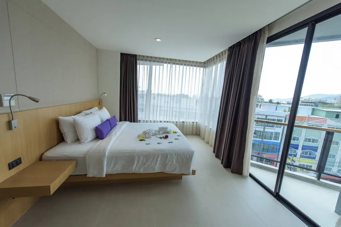 THE LUNAR PATONG