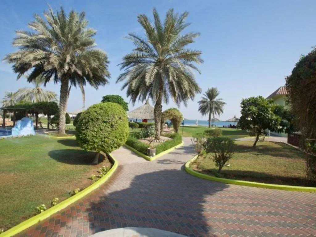 FLAMINGO BEACH RESORT