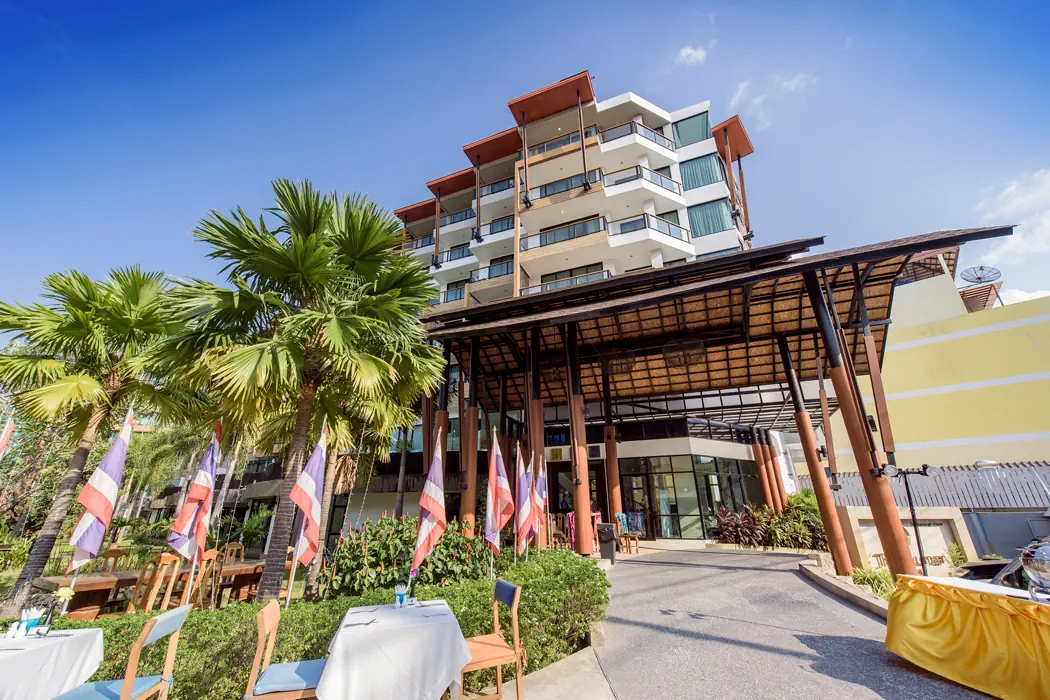 THE LUNAR PATONG