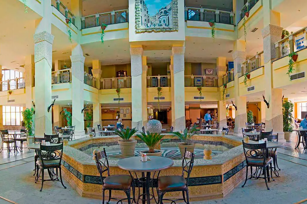 SUNNY DAYS EL PALACIO
