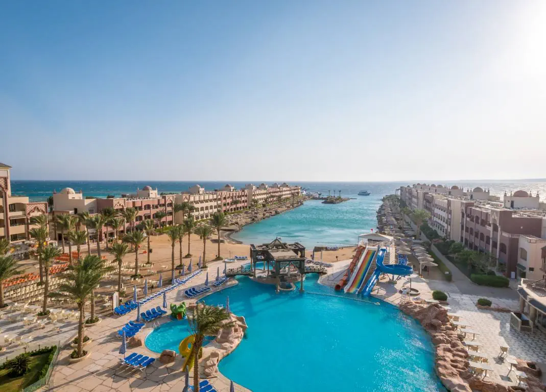 SUNNY DAYS EL PALACIO