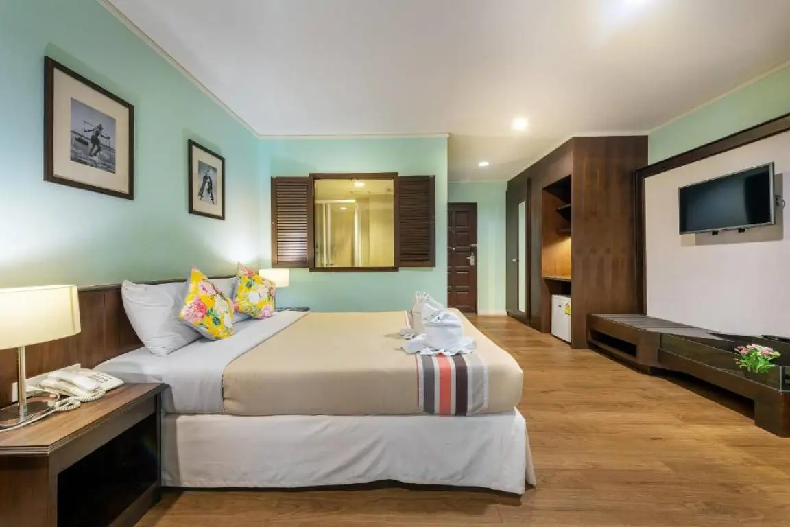 THE JOMTIEN TWELVE