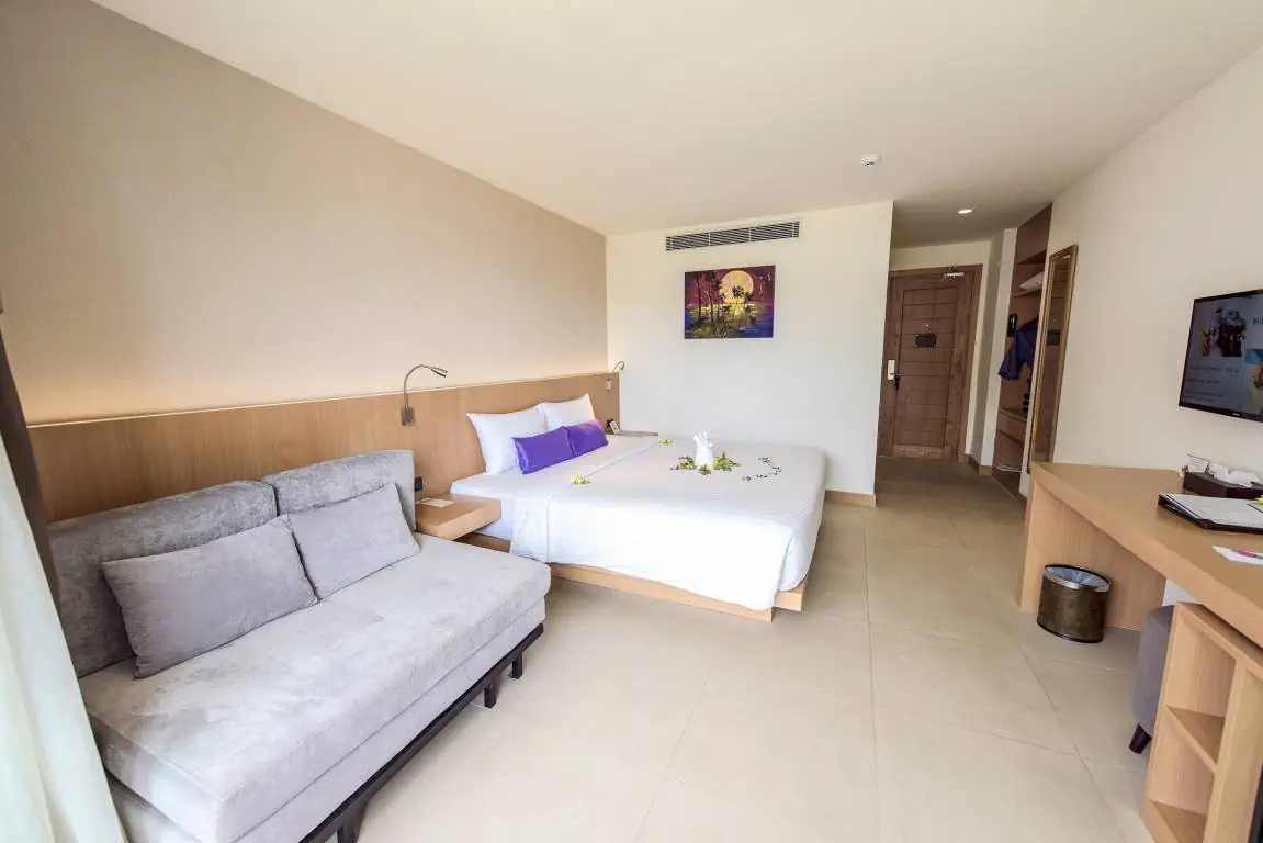 THE LUNAR PATONG