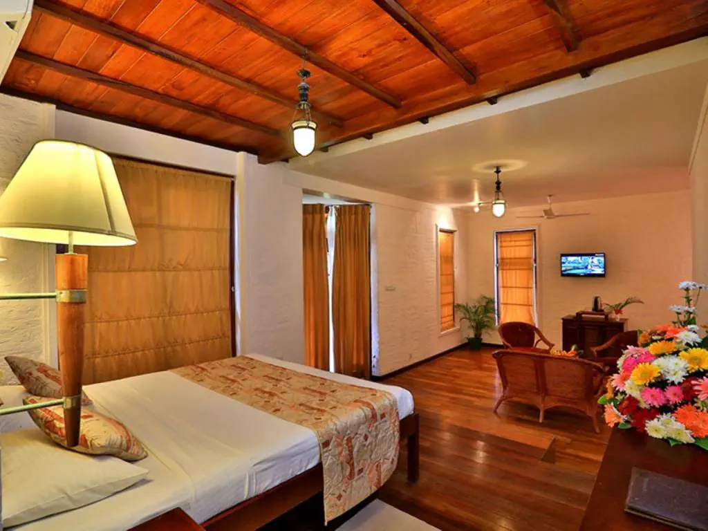 HIBISCUS BEACH HOTEL