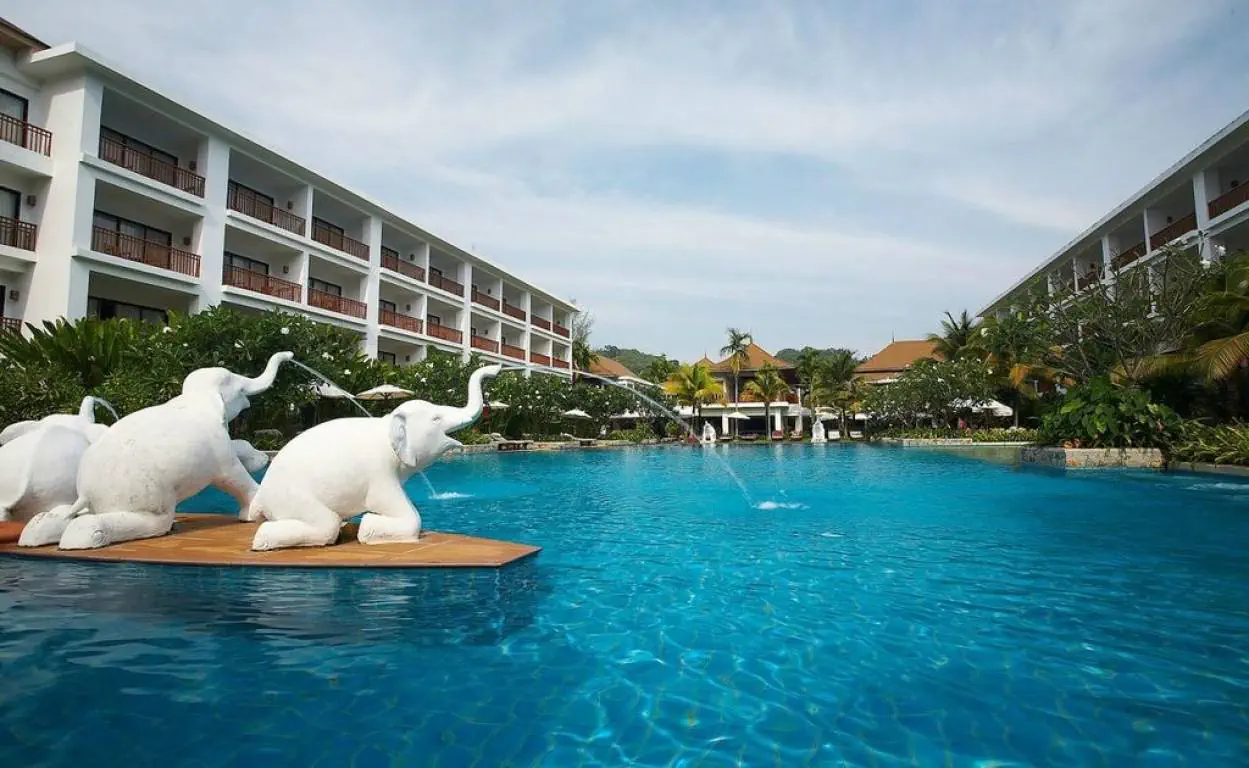 Отель: BEACH RESORT