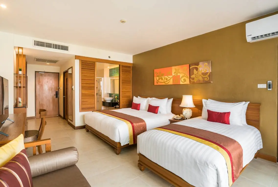 Отель: BEACH HOTEL